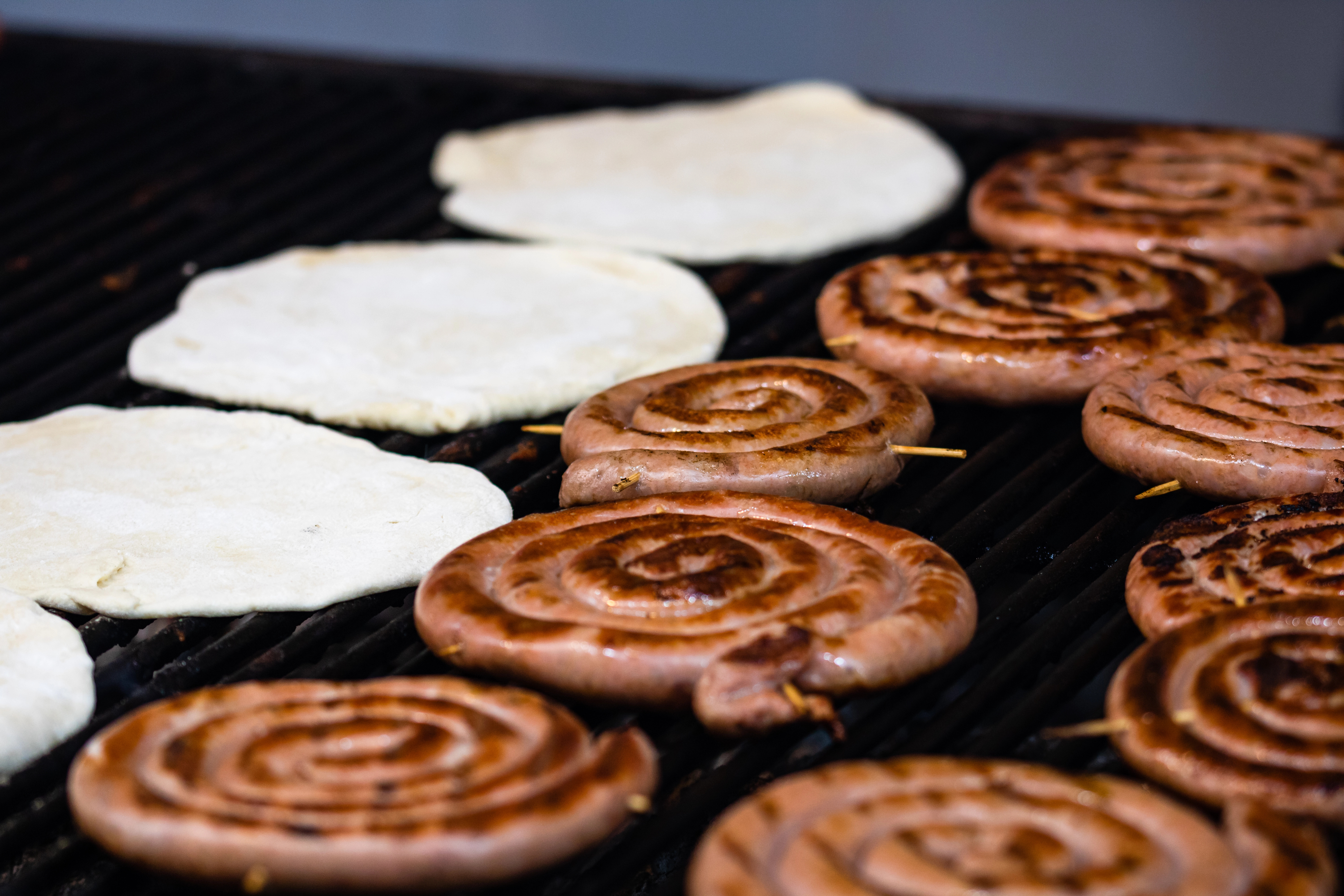 Leskovački i tradicionalni roštilj u Beogradu: Gde se jedu najbolji ćevapi